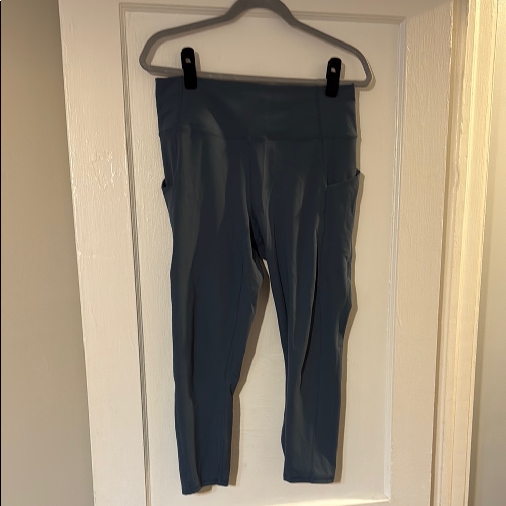 Fabletics Blue High-Waisted Cropped Leggings